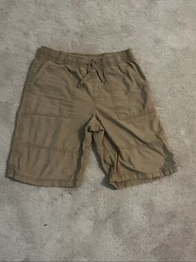 Circo Men's Olive-Tone Cargo Shorts with Drawstring
